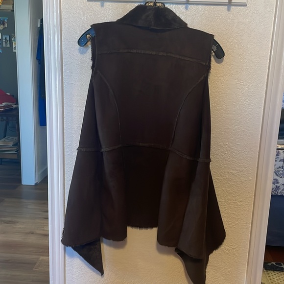 Vest - Picture 6 of 7